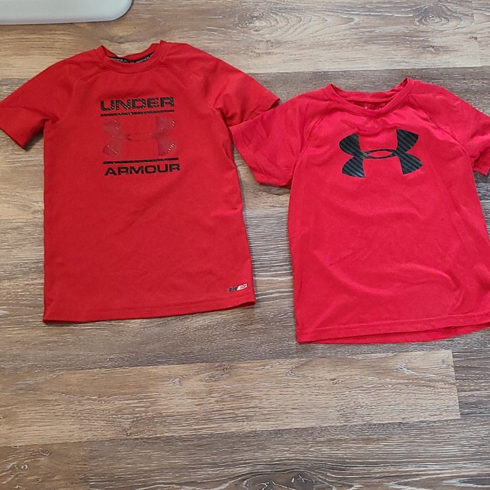 2 Boys Under Armour short sleeve shirts